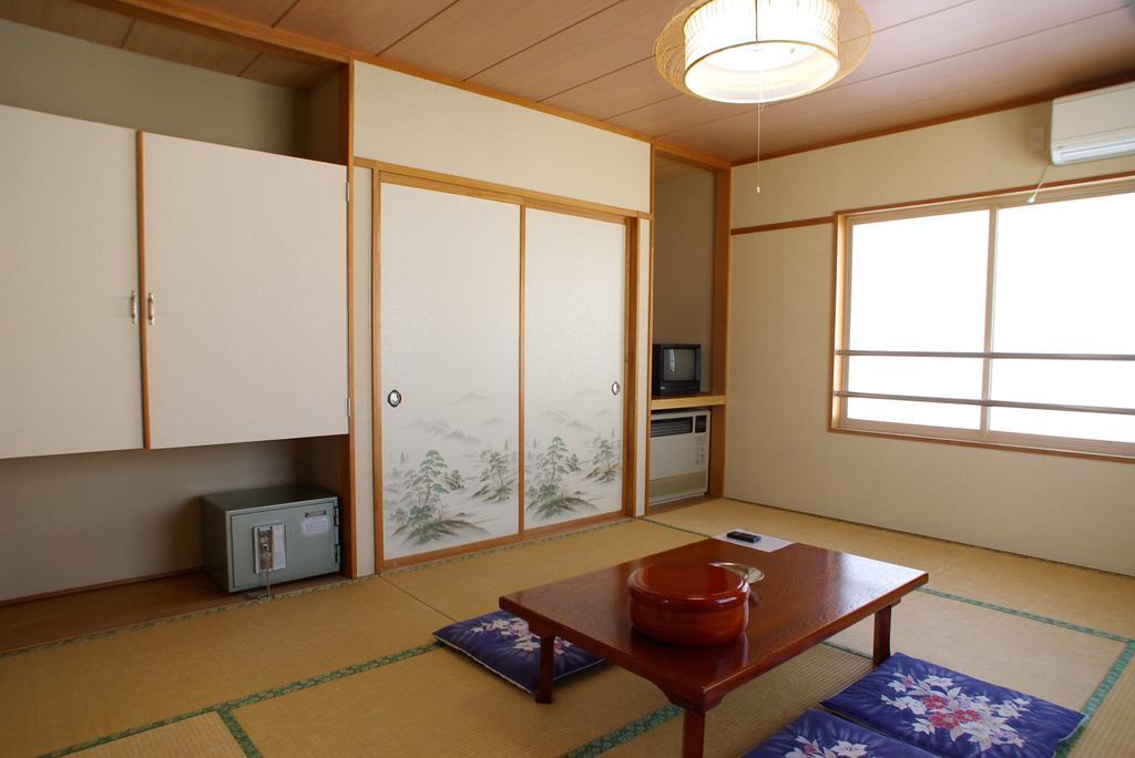 Hotel Elm Ishiuchi Minamiuonuma Екстер'єр фото